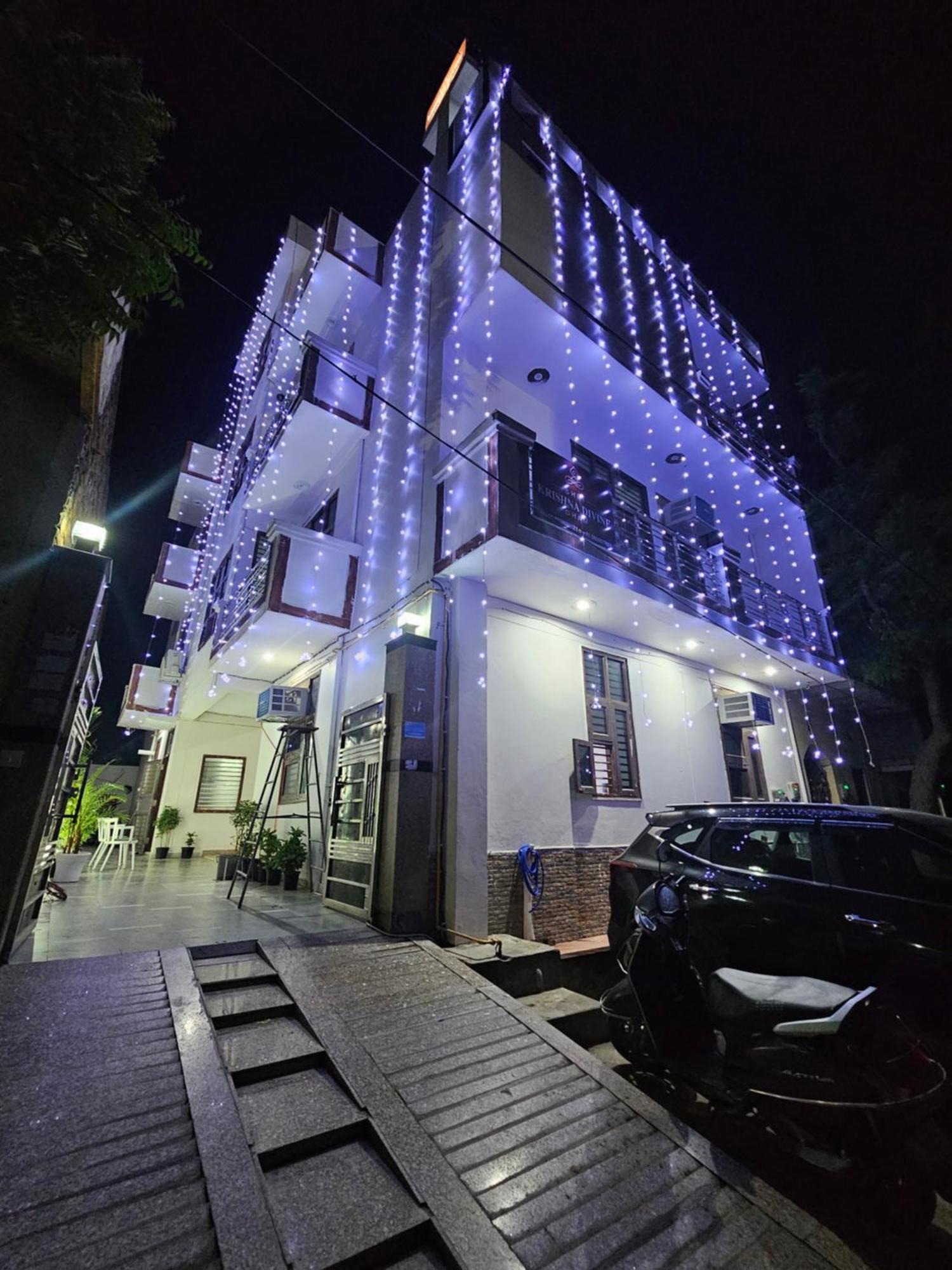 Shri Krishna Divine Dham Hotel Mathura Ngoại thất bức ảnh