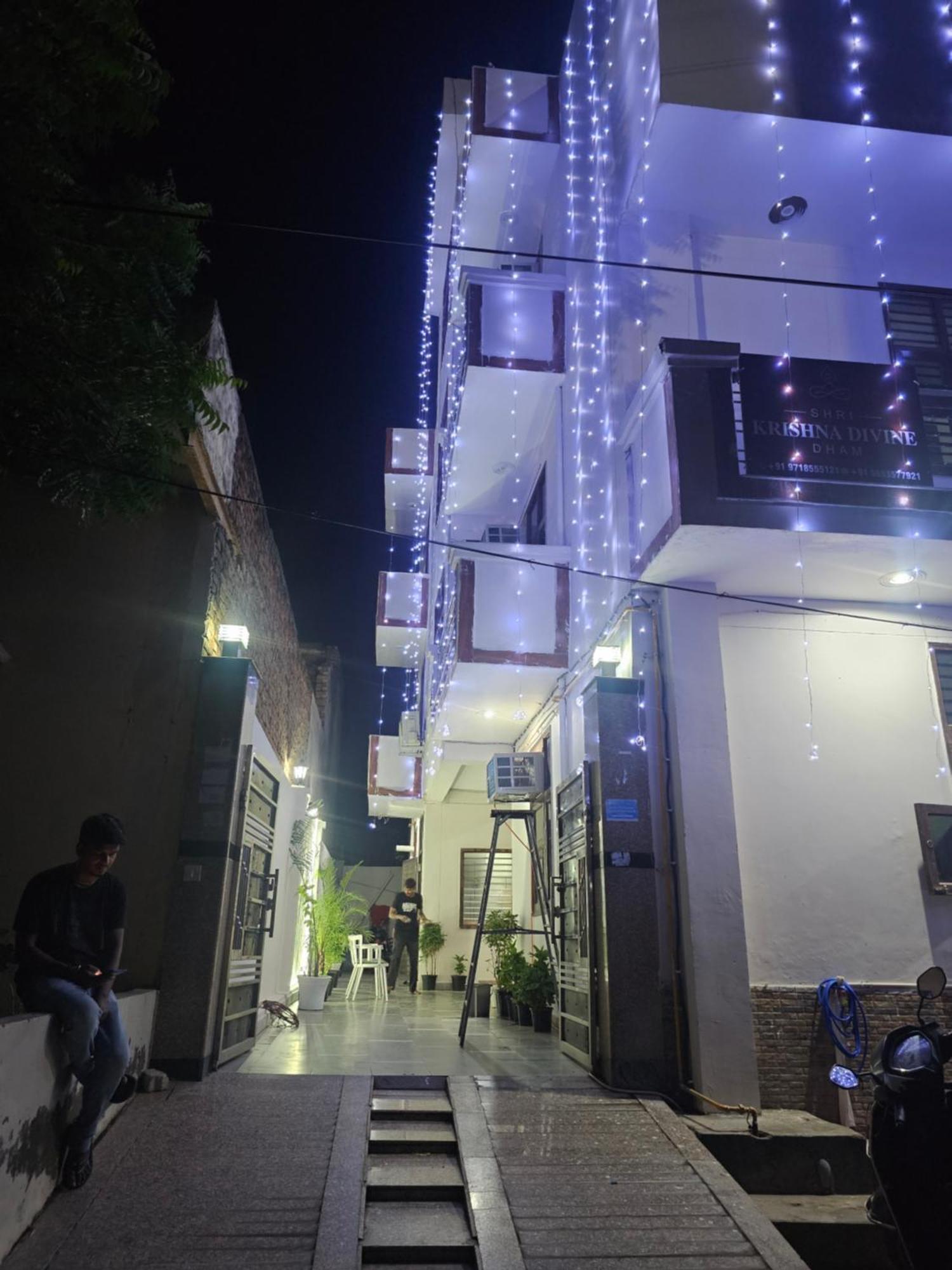 Shri Krishna Divine Dham Hotel Mathura Ngoại thất bức ảnh