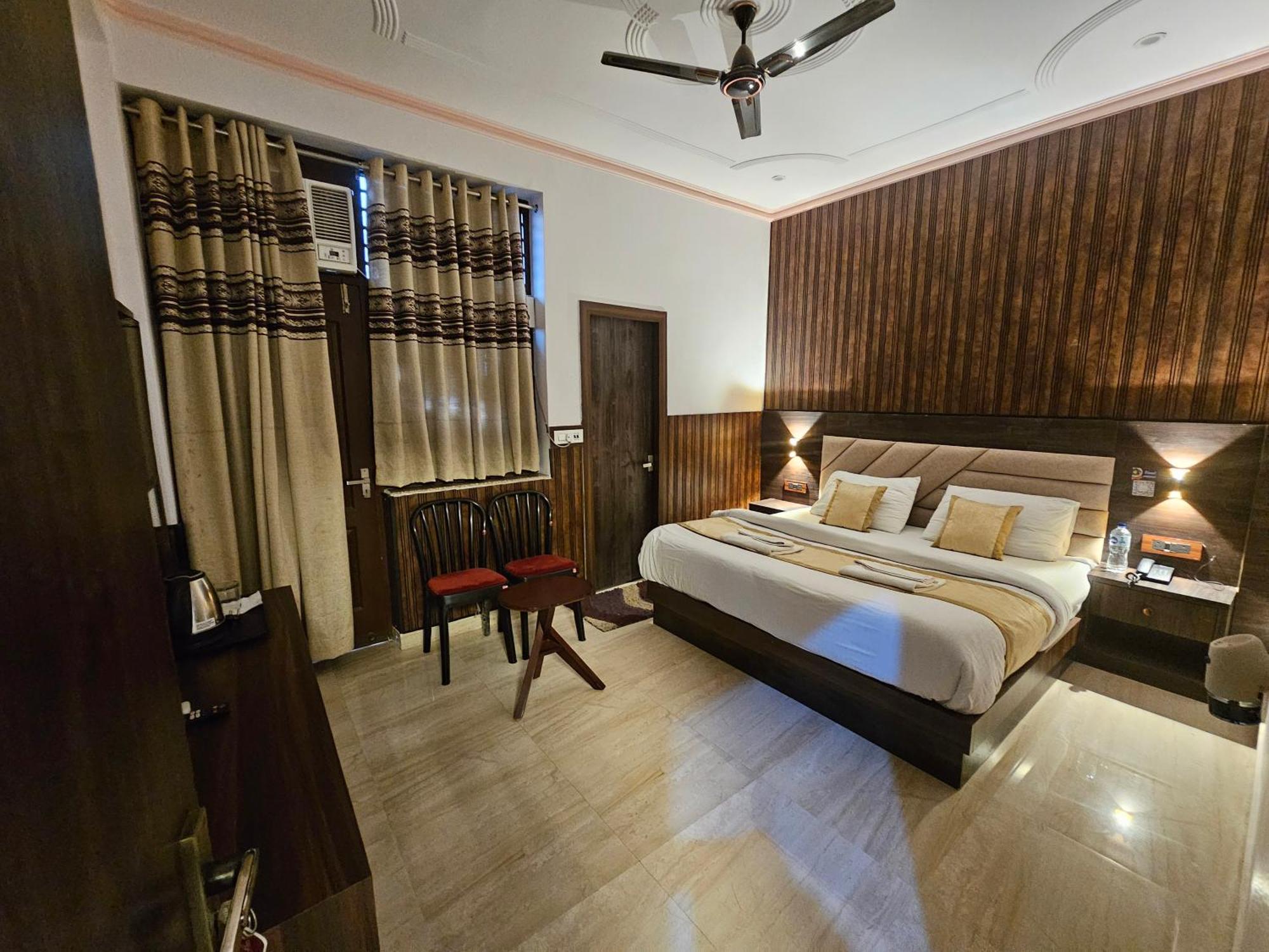 Shri Krishna Divine Dham Hotel Mathura Ngoại thất bức ảnh