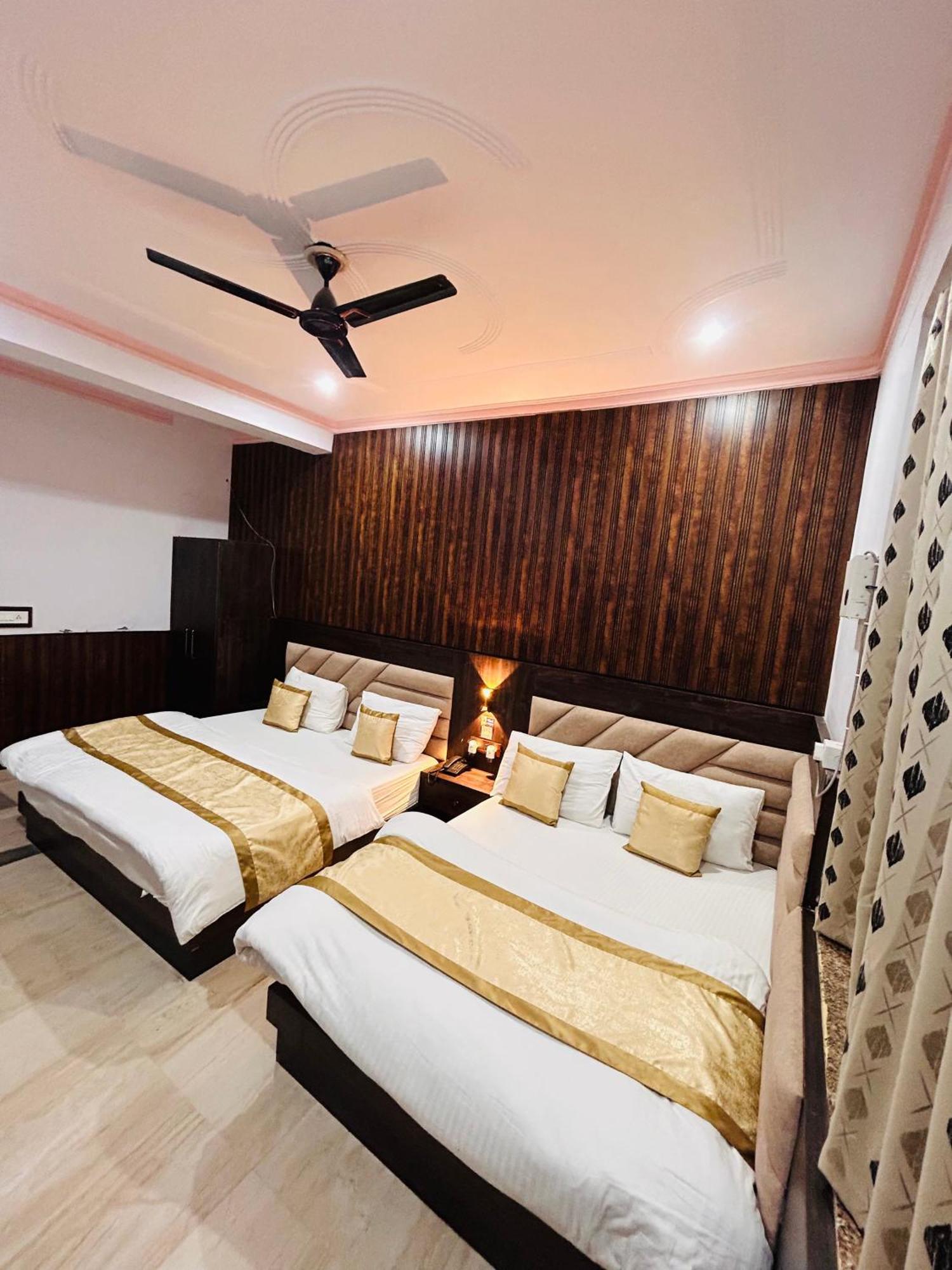 Shri Krishna Divine Dham Hotel Mathura Ngoại thất bức ảnh