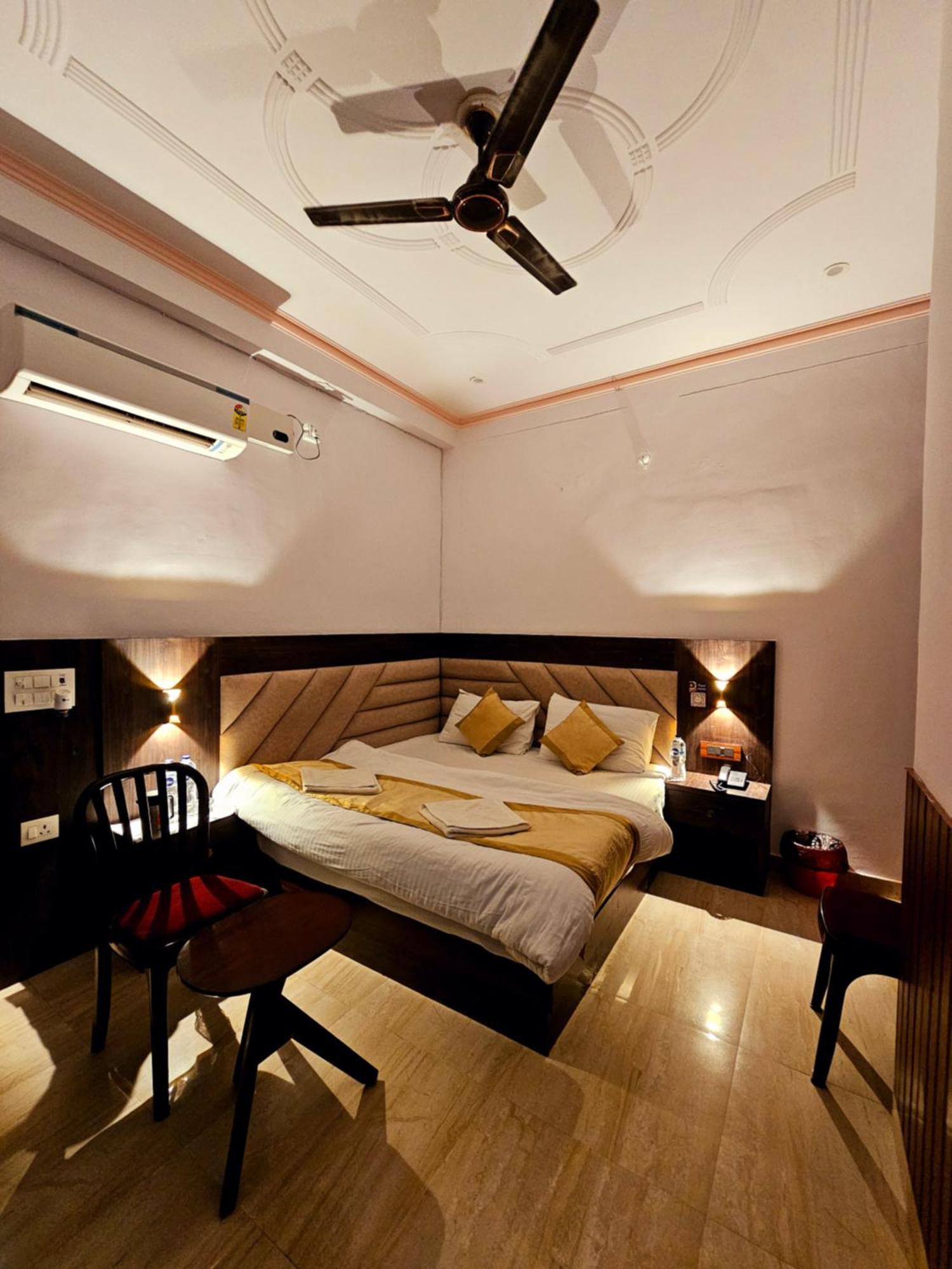 Shri Krishna Divine Dham Hotel Mathura Ngoại thất bức ảnh