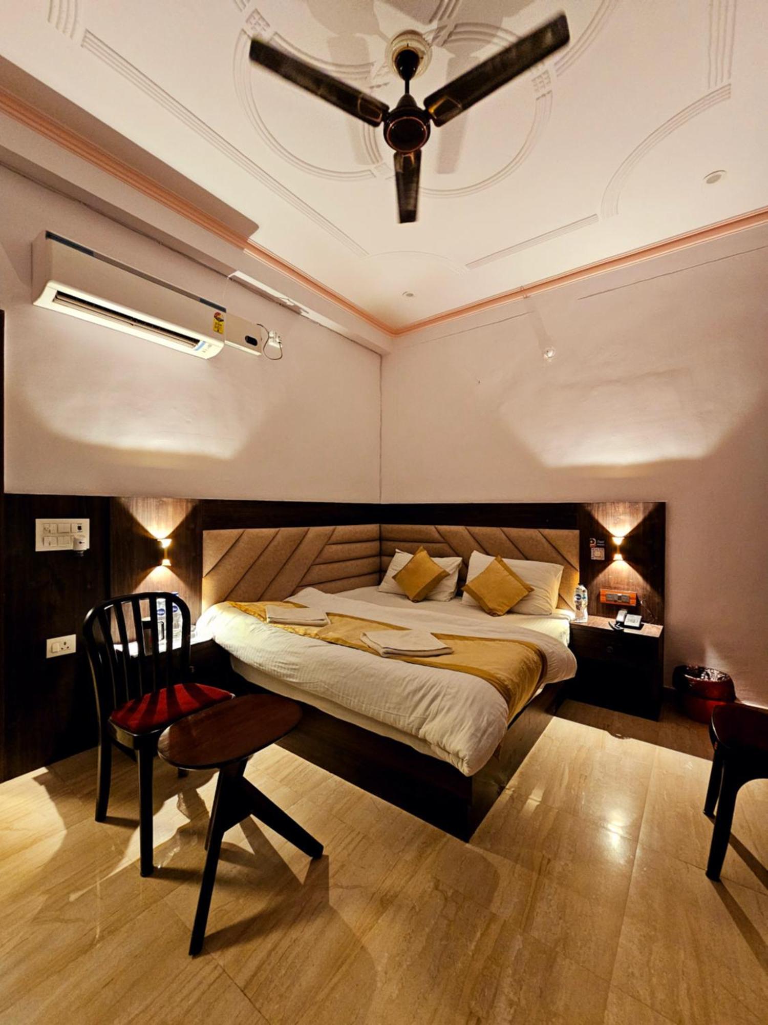 Shri Krishna Divine Dham Hotel Mathura Ngoại thất bức ảnh